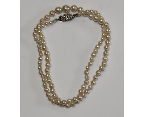 String of fine cultured vintage pearls. Excellent condition, in original bag with receipt from Paris in 1960. 46cm, 2.5-7mm t