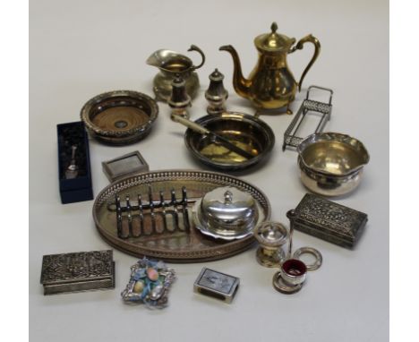 A collection of vintage silver plate