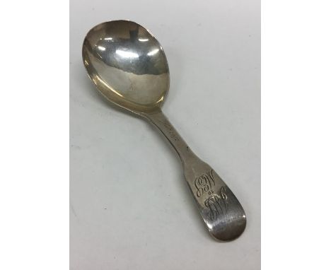 A large Victorian fiddle pattern caddy scoop. Approx. 16 grams. Est. £30 - £40.