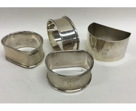 Engine turned and other silver napkin rings. Approx. 69 grams. Est. £20 - £30.