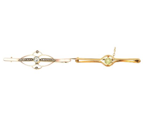 Two early 20th Century gem set broochesTo include a peridot bar brooch, together with an aquamarine and split pearl bar brooc