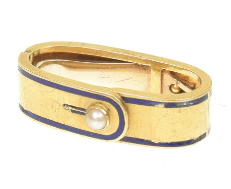 An enamel and split pearl scarf clipThe hinged clip with blue enamel border and split pearl accent, weight approx. 5.3g.CONDI
