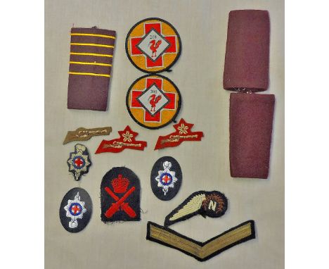 British Cloth trade patches (15) Includes: Navigator, rank chevron, epaulettes, Coldstream guards, Rifle proficiency etc. 