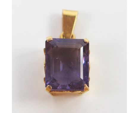 Amethyst Pendant in an unmarked high carat gold mount, 21mm drop, 2.4g 