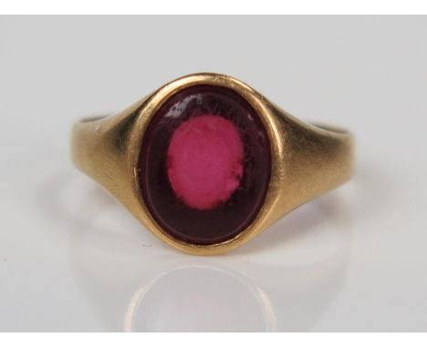 Unmarked 18ct Gold and Garnet Ring, size O, 2.7g 