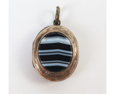 Victorian Banded Agate Mounted Locket with unmarked gold front and back, c. 30 mm drop 