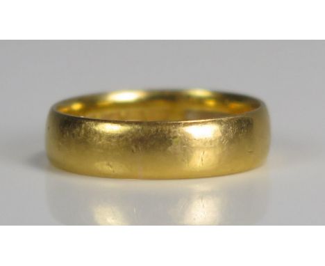 22ct Gold Wedding Band, c. 4.8mm wide, size K.5, 4.5g 