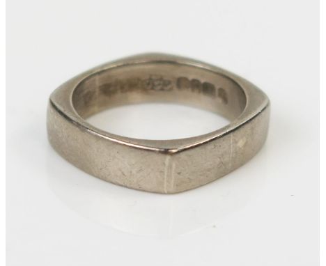 Modern 18ct White Gold 'Square' Band, Sheffield 1988?, 5mm wide, 5.5g 