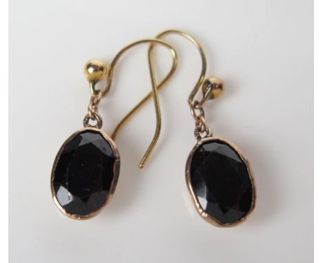 Pair of Georgian Gold and Garnet Pendant Earrings, c. 25mm drop, 1.9g 