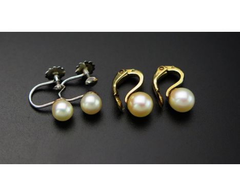 Two Pairs of 9ct Gold and Pearl Clip Earrings, 4.4g 