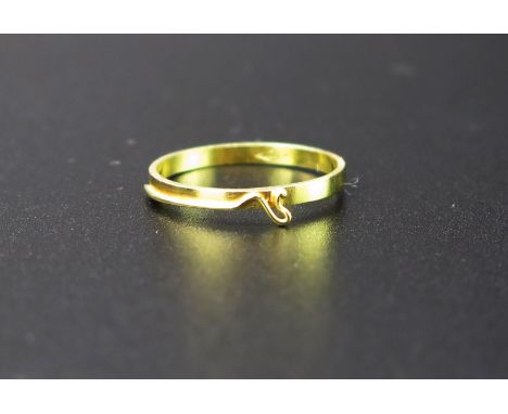 18ct Gold Snake Ring, size L.25, 1.2g 