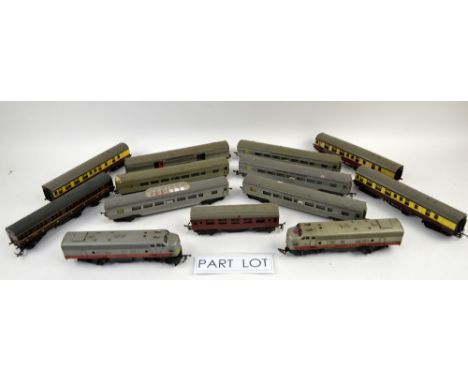 A quantity of Tri-ang 00-Gauge carriages. (qty)Provenance: Single owner stock collection of Robert Dartnell and Mrs Joyce But