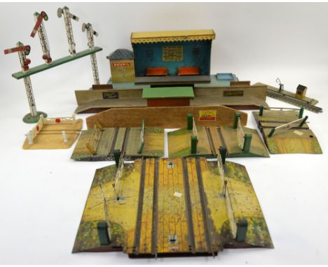 A tin plate station platform (probably German) and other platforms, crossings, and signals including Hornby Dublo. (qty)Prove
