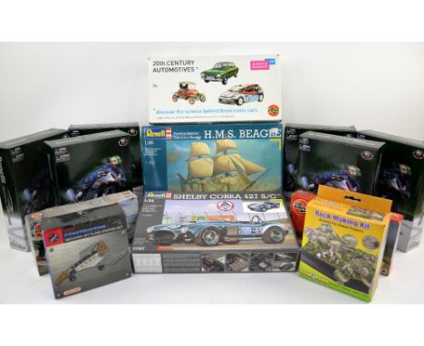 A quantity of motoring and military construction kits including Airfix, Maisto Benelli 1130 and Revell 07367 and 05458. (14)P