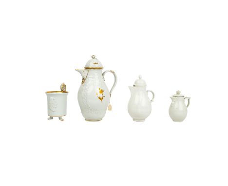 MEISSEN/NYMPHENBURG 4-tlg Konvolut Serviceteile, 18.-20. Jh. MEISSEN: Kaffeekanne mit der Reliefzierat "Neumarseille" und dem