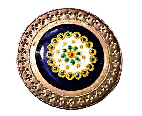 1 Large 18th century copper button with an enamel plaquette.This very finely detailed copper and enamel button from the 18th 