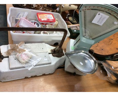  Set of vintage Avery shop scales along with vintage Parnalls enamel meat/cheese slicer.
