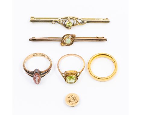 A collection of gold jewellery to include a 22ct gold heavy weight band, width approx 4mm, size I1/2, weight approx 7.6gms al