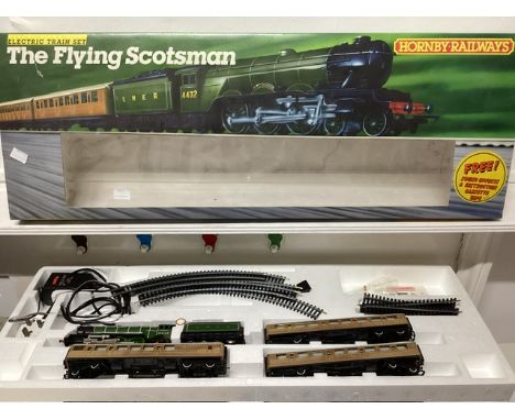 Hornby Vintage model railway ; Flying Scotsman set with loco tender and carriages OO gauge with track and accessories as show