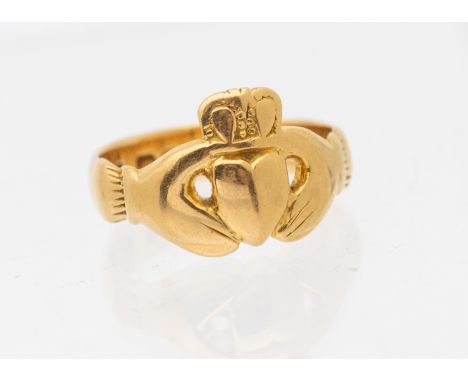 A 18ct gold Claddagh ring, width approx 10mm, size K1/2,  weight approx 4.7gms   Further details: minor wear and tear commens