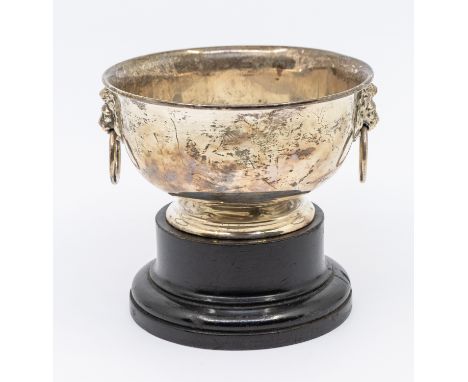 An Edwardian silver footed circular bowl, having Lion masked ring handles to sides, hallamrked by Goldsmiths & Silversmiths C