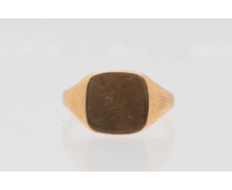 A 9ct gold gents signet ring, engraved decoration to cushion top, approx 14mm, size U1/2, total gross weight approx 8.8gms   