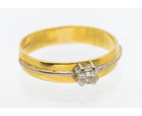 A diamond and 18ct gold dress ring, comprising a princess cut diamond, weighing approx 0.25ct, claw set in white gold, extend