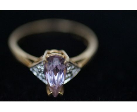 9ct gold ring set with large stone &amp; diamonds