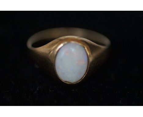 9ct gold ring set with opal - Size E