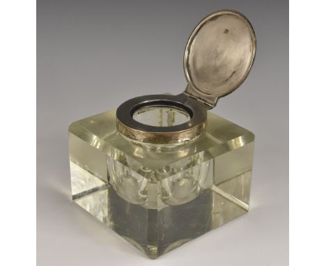 A George V silver mounted clear glass square desk inkwell, hinged cover, 9cm wide, Birmingham c.1925