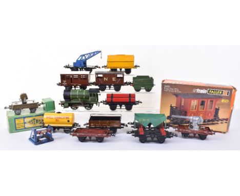 Scarce Boxed Astra Searchlight on O Gauge Railway Truck, searchlight with replacement bulb, mounted on flatbed railway rollin