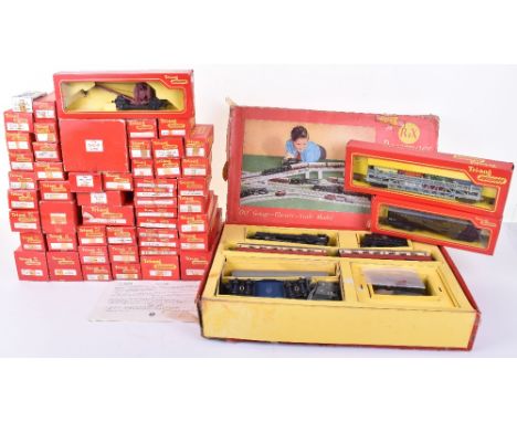 Collection of boxed Tri-ang Railways, including R356 Battle of Britain class 4-6-2 Winston Churchill locomotive and tender, R