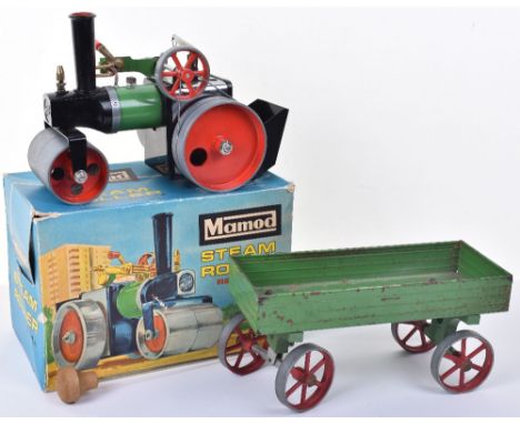 Mamod SR 1A Steam Roller, in very good used condition, complete with spirit lamp, detachable steering extension scuttle, orig