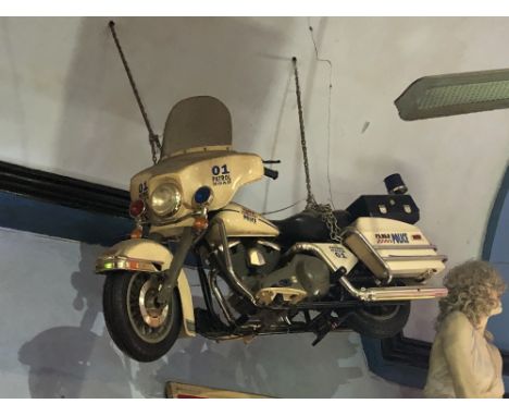 Two electric motorcycles, one modelled as a Harley Davidson and the other as a US police motorcycle, see condition report (2)