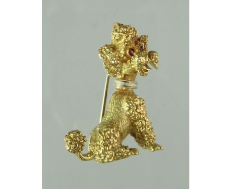 18ct gold brooch modelled as a poodle with ruby eyes.  Approx 29x21mm.  Approx weight 7.8 grams.(B.P. 21% + VAT) 