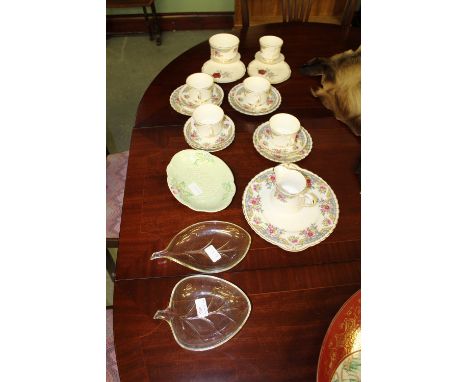 Royal Vale Regency tea service, green bowl, two glass dishes