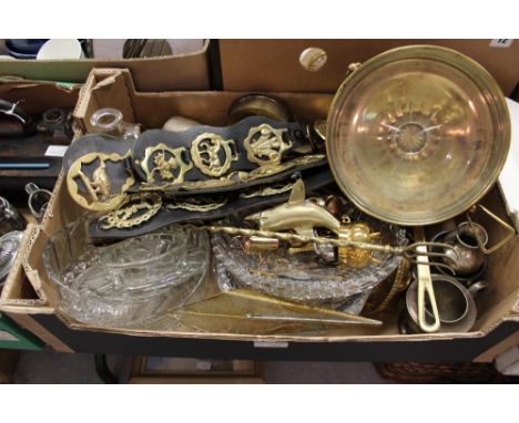 Box of brass including Art Nouveau tazza