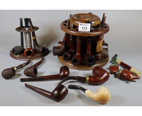 Box of vintage pipes, together with a pipe rack etc. (B.P. 21% + VAT) Reject, rep of Ireland old Mokum, super twist France,Lo