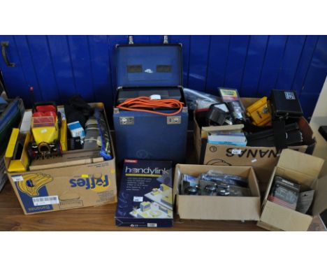 A collection of assorted tools and camera accessories to include; Kodak Carousel slide tray magasine in original boxes, Tamdb