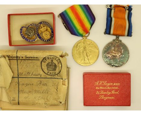 2563 PTE E MATTHEWS NOTTS &amp; DERBY REGIMENT, a British WWI medal pair comprising BWM and Victory medal in box of issue, wi