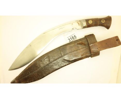 WWII military issue Ghurka kukri with leather scabbard, the blade marked 41 SNB, blade L: 34 cm. P&amp;P Group 2 (£18+VAT for