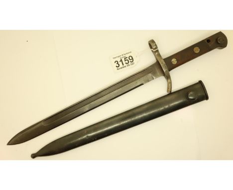Finnish 1927 pattern Mosin Nagent bayonet, marked Hackman &amp; Co to ricasso and with steel scabbard, blade L: 30 cm. P&amp;