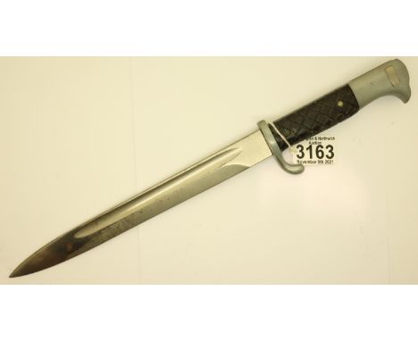 German Third Reich KS98 bayonet with chequered grip, blade L: 25 cm, lacking scabbard. P&amp;P Group 2 (£18+VAT for the first