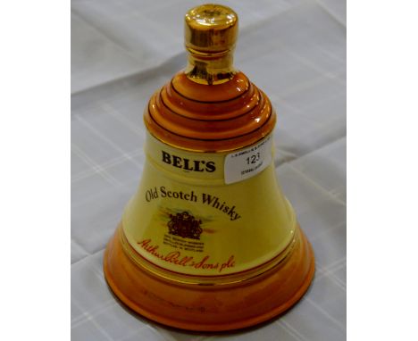 BELL'S CREAM & TAN WADE WHISKY DECANTER WITH FIRST HEALTH WARNING - 50CL, 43%     