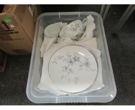 A Noritake china 'Lorene' dinner and tea service 