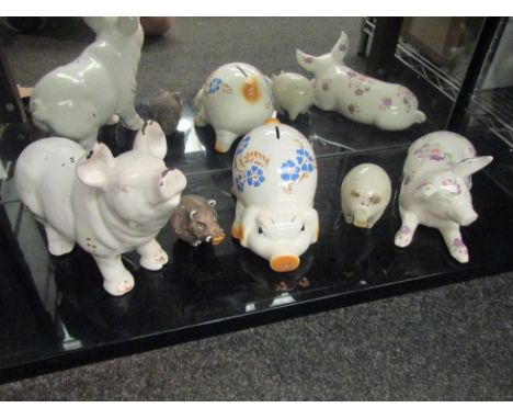 A small selection of ceramic pigs (5) 