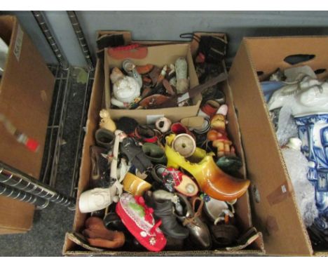 A box of trinket/collectors cabinet items including ceramic shoes, figures, pipe, treen, etc 