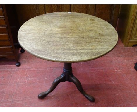 A GEORGIAN MAHOGANY TILT TOP TRIPOD TABLE, 73 cms high, 81 cms diameter the top