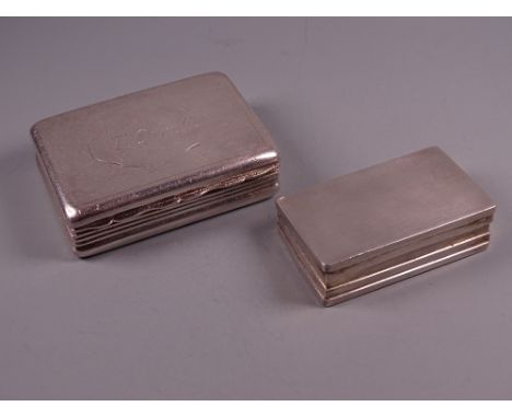 AN UNMARKED, BELIEVED SILVER, OBLONG SNUFF BOX, the hinged lid named 'T Orrall', 3.9 ozs and a plain oblong silver lidded snu