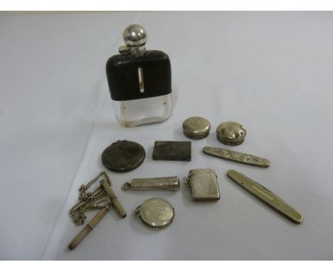 A quantity of silver to include a vesta case, a compact, a hip flask with silver cover  (10)